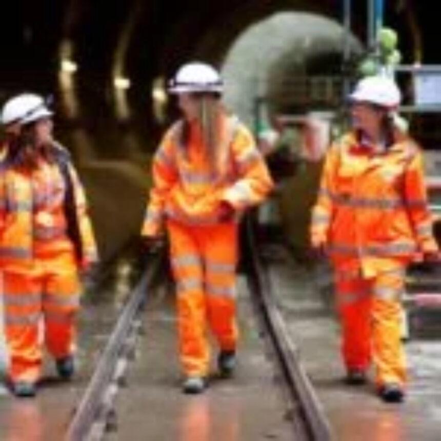 7 Ways Women in Construction Can 'Pave the Way' in Their Male-Dominated Field