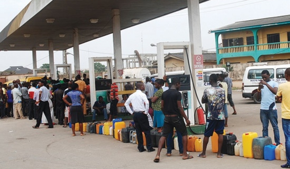 Petrol Scarcity Persists as Long Queues Recur in Abuja