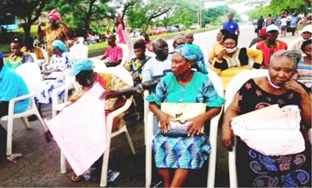 Octogenarians block Calabar highways