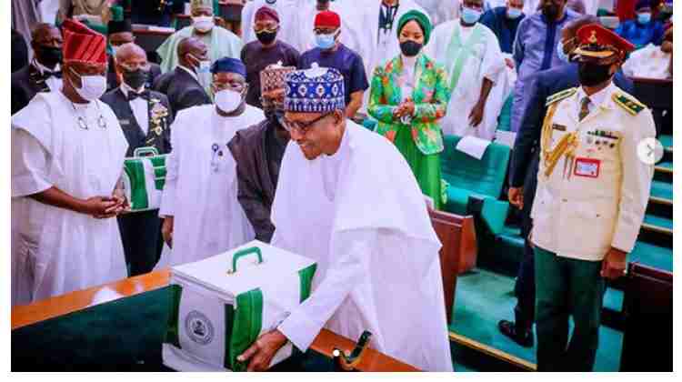 Buhari presents N16.3trn 2022 budget proposal to National Assembly