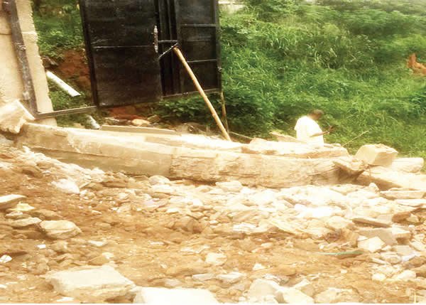 30 Suspected land grabbers invade, demolish fence in Lagos estate