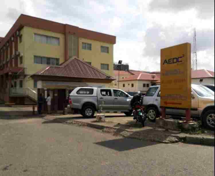 Uncertainty over Nigeria’s power privatization as Buhari sacks AEDC management