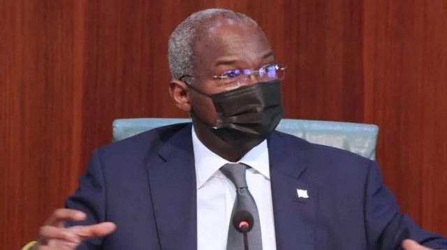 Fashola Charges New FMBN Board to Complete Over 2000 Housing Units