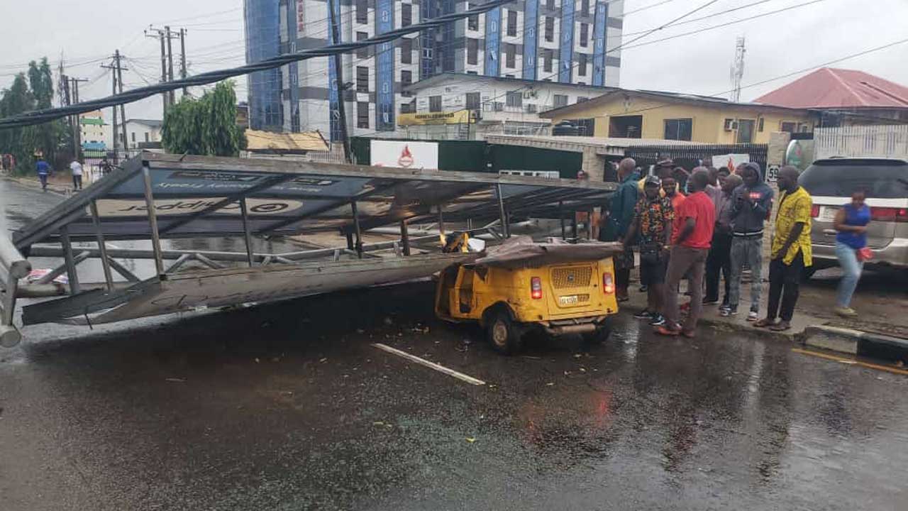 Lagos bridges, flooded as thunderstorm wreaks havoc in Oregun