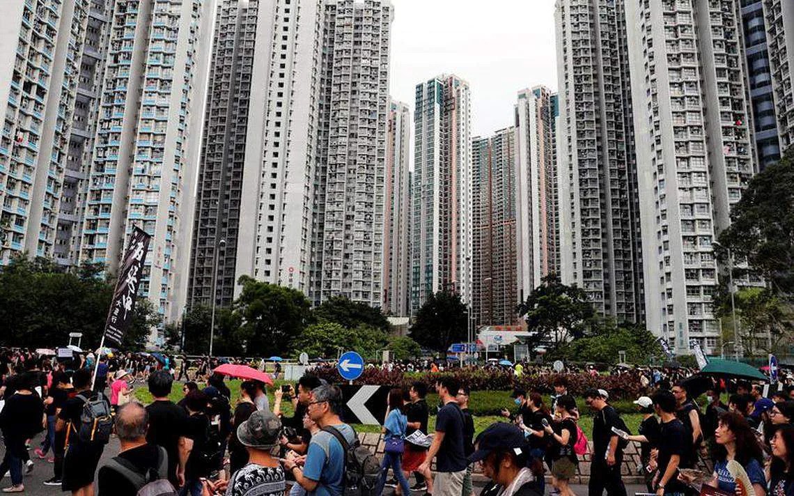 Hong Kong’s Rising Interest Rates To Drive Down Costly Housing Prices