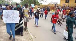 Traders Protest As FCTA Moves To Demolish UTC Complex In Abuja