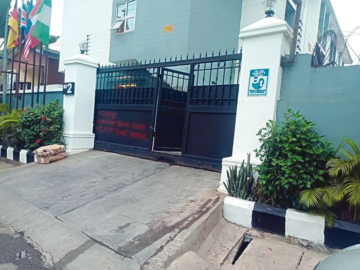 Lagos Oba moves to seize 300 houses, owners kick 3 Lagos Oba moves to seize 300 houses, owners kick