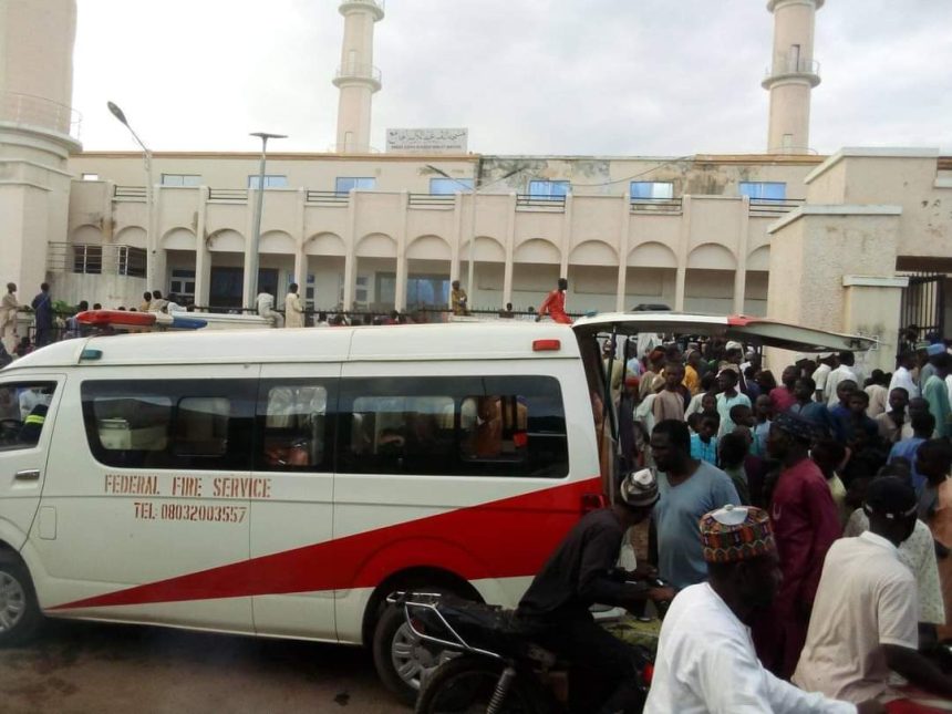 Zaria Central Mosque collapses