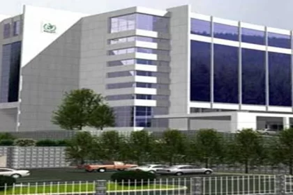 The Ministry of Housing and Works has constituted a four-member committee to hold an inquiry into a Park Road Housing Project scandal involving submission of a fake bank guarantee by the project contractor.