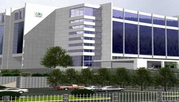 The Ministry of Housing and Works has constituted a four-member committee to hold an inquiry into a Park Road Housing Project scandal involving submission of a fake bank guarantee by the project contractor.