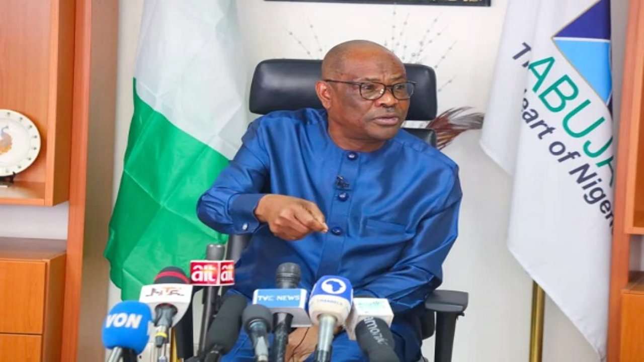 The Minister of the Federal Capital Territory (FCT), Nyesom Wike, has initiated the upgrading of Airport Road lighting with intelligent Smart Light Emitting Diode